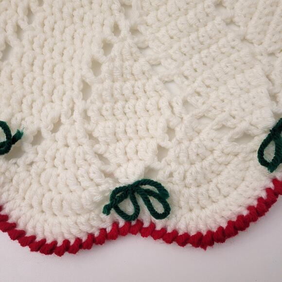 Vintage Christmas Crochet Doily Set Red Green White Round Scallop 16" Pair Table - Picture 9 of 9